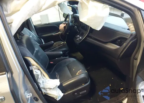 2015 Toyota Sienna Se 8 Passenger z USA, uszkodzony, nr VIN 5TDXK3DC6FS667398